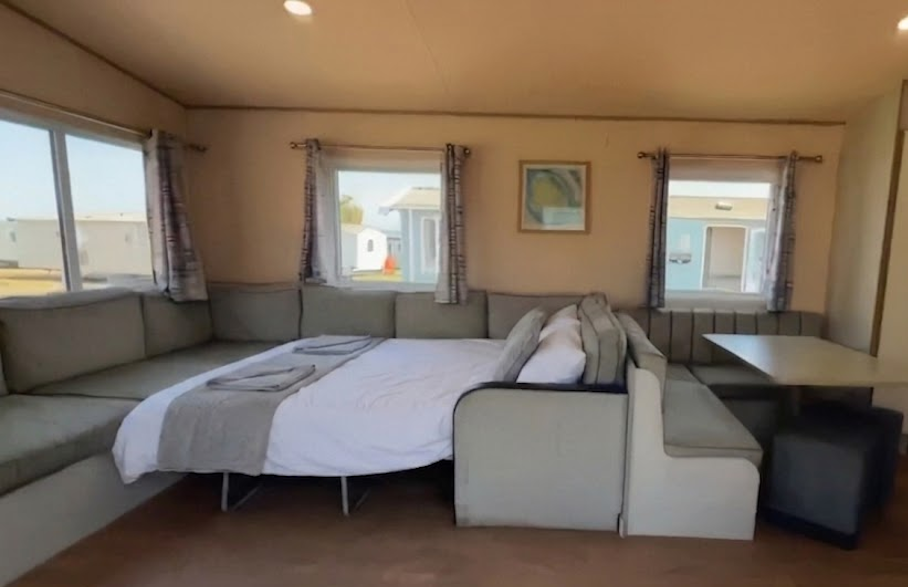 Pull-out sofa bed in the lounge